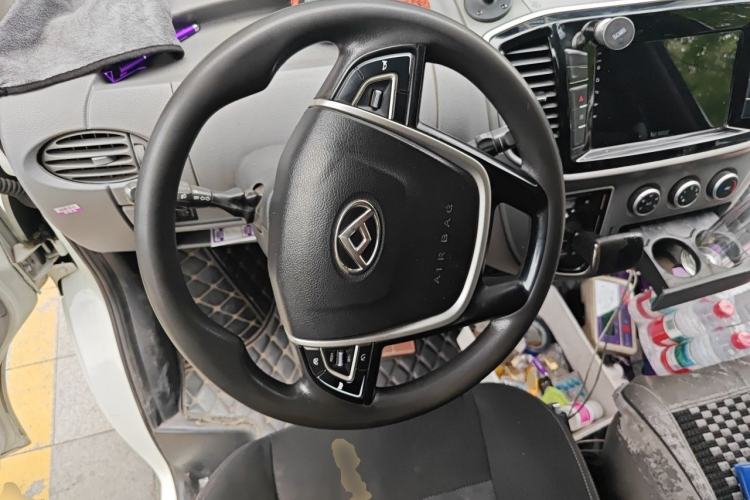 Used SAIC MAXUS Xintu V80 2019 2.5T Classic Edition AMT Aoyuntong Facelifted Long Wheelbase Mid-Height 7-Seater Steering Wheel