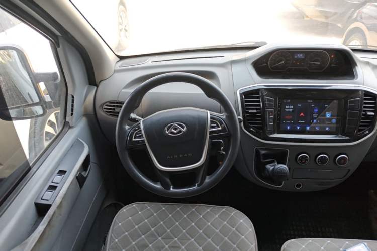 Used SAIC MAXUS Xintu V80 2019 2.5T Classic Model 6-Speed Manual Aotong Long Wheelbase Mid-Height 7-Seater Steering Wheel