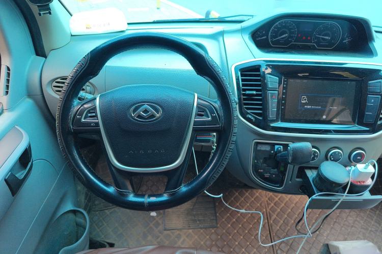 Used SAIC MAXUS Xintu V80 2019 2.5T Classic AMT Aoyuntong Facelifted Short-Wheelbase Mid-Roof 5/6-Seater Steering Wheel