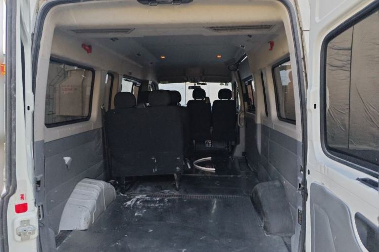 Used SAIC MAXUS Xintu V80 2019 2.5T Classic Model AMT Aoyuntong Long Wheelbase Mid-Roof 7-Seater Trunk