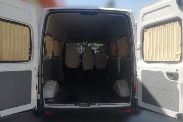 Used SAIC MAXUS Xintu V80 2019 2.5T Classic AMT Aoyuntong Short Wheelbase Mid-Roof 5/6-Seater Trunk