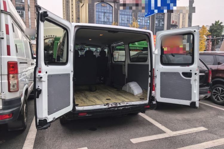 Used SAIC MAXUS Xintu V80 2019 2.5T Classic Model 6-Speed Manual – Aoyuntong Modified Version Short Wheelbase Ultra-Low Roof 5/6 Seats Trunk