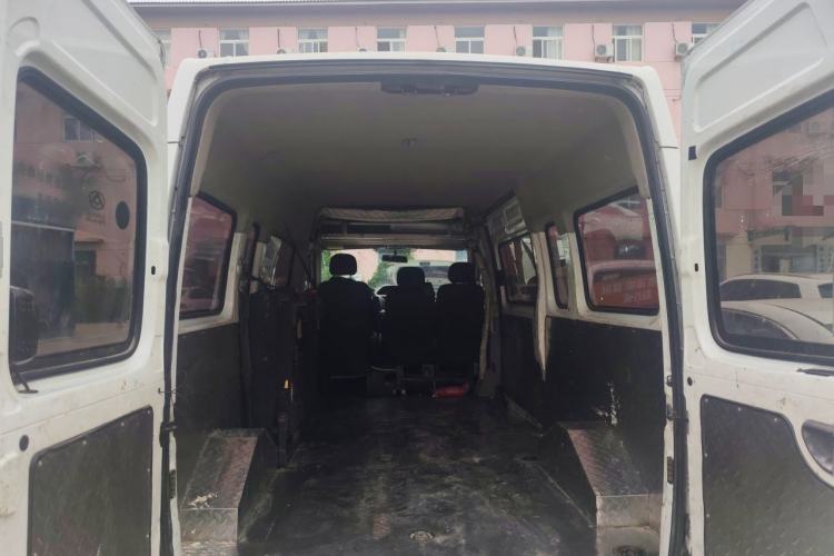 Used SAIC MAXUS Xintu V80 2019 2.5T Classic Model 6-Speed Manual Aotong Long Wheelbase Mid-Height 7-Seater Trunk