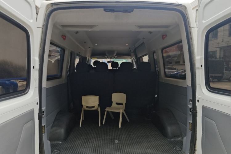 Used SAIC MAXUS Xintu V80 2019 2.5T Classic Model AMT Commercial Van Long Wheelbase Mid-Roof 9-Seater Trunk