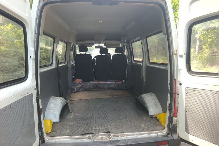 Used SAIC MAXUS Xintu V80 2019 2.5T Classic Edition 6-Speed Manual – Aoyuntong Short Wheelbase Mid-Height Design 5/6 Seats Trunk