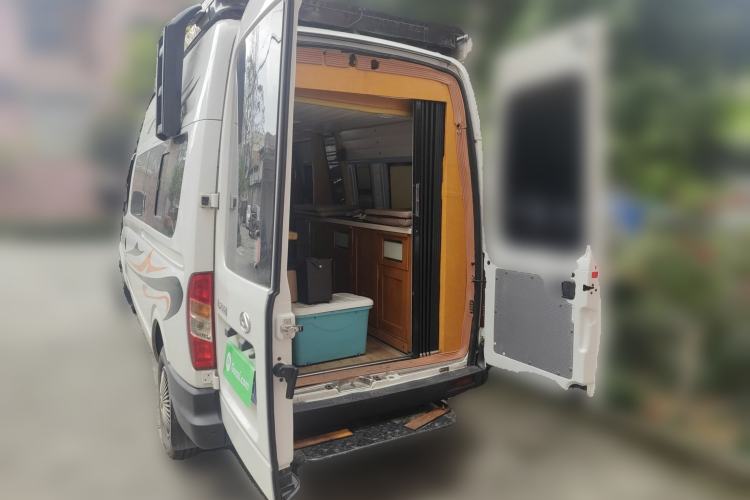 Used SAIC MAXUS Xintu V80 2019 2.5T Classic Model AMT Aoyuntong Long Wheelbase High-Roof 7-Seater Trunk