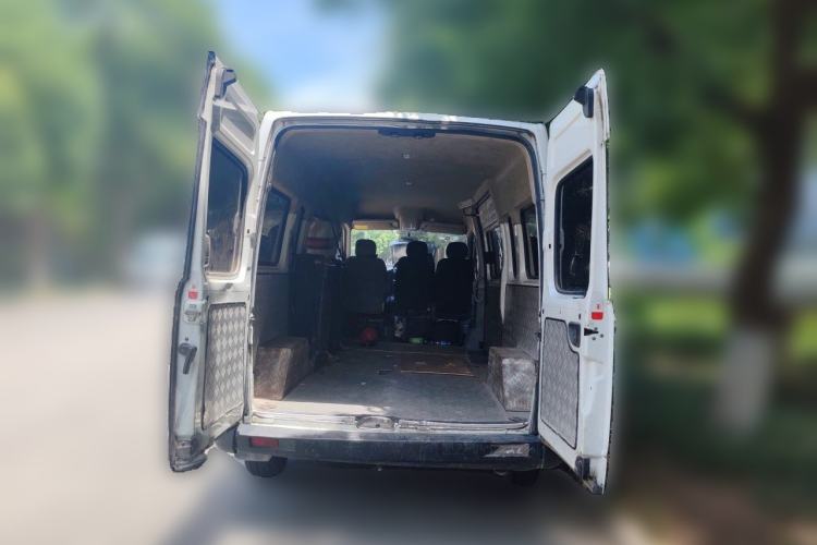 Used SAIC MAXUS Xintu V80 2019 2.5T Classic Version 6-Speed Manual – Aoyuntong Modified Long Wheelbase Mid-Height 7-Seater Trunk