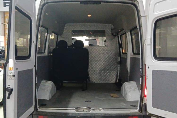 Used SAIC MAXUS Xintu V80 2019 2.5T Classic Edition 6-Speed Manual – Aoyuntong Short Wheelbase Mid-Height Design 5/6 Seats Trunk