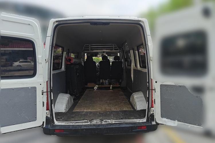 Used SAIC MAXUS Xintu V80 2019 2.5T Classic Version 6-Speed Manual – Aoyuntong Modified Long Wheelbase Mid-Height 7-Seater Trunk