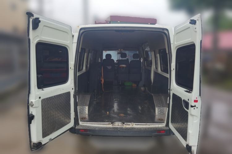 Used SAIC MAXUS Xintu V80 2019 2.5T Classic Version 6-Speed Manual – Aoyuntong Modified Long Wheelbase Mid-Height 7-Seater Trunk