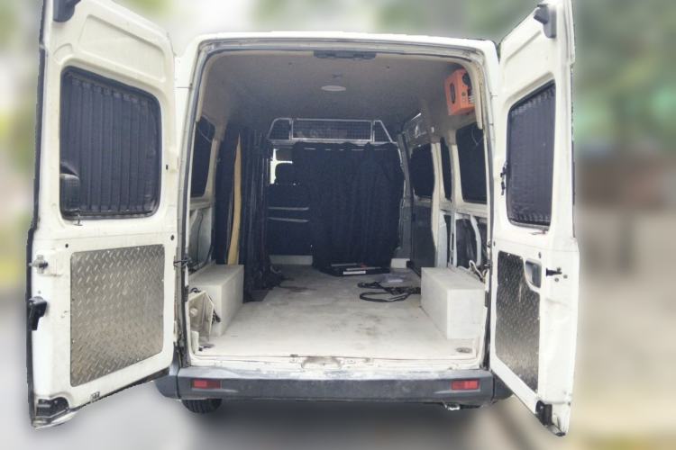 Used SAIC MAXUS Xintu V80 2019 2.5T Classic Model AMT Commercial Van Long Wheelbase Mid-Roof 9-Seater Trunk