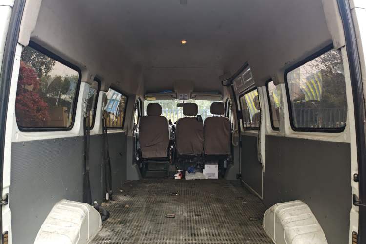 Used SAIC MAXUS Xintu V80 2019 2.5T Classic Model 6-Speed Manual – Aoyuntong Modified Version with Long Wheelbase High Roof and 7 Seating Capacity Trunk