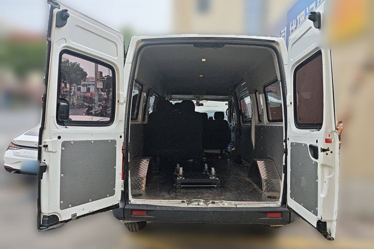 Used SAIC MAXUS Xintu V80 2019 2.5T Classic Model AMT Aoyuntong Long Wheelbase Mid-Roof 7-Seater Trunk