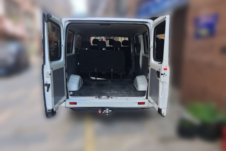 Used SAIC MAXUS Xintu V80 2019 2.5T Classic Model AMT Aoyuntong Short Wheelbase Ultra-Low Roof 5/6-Seater Trunk