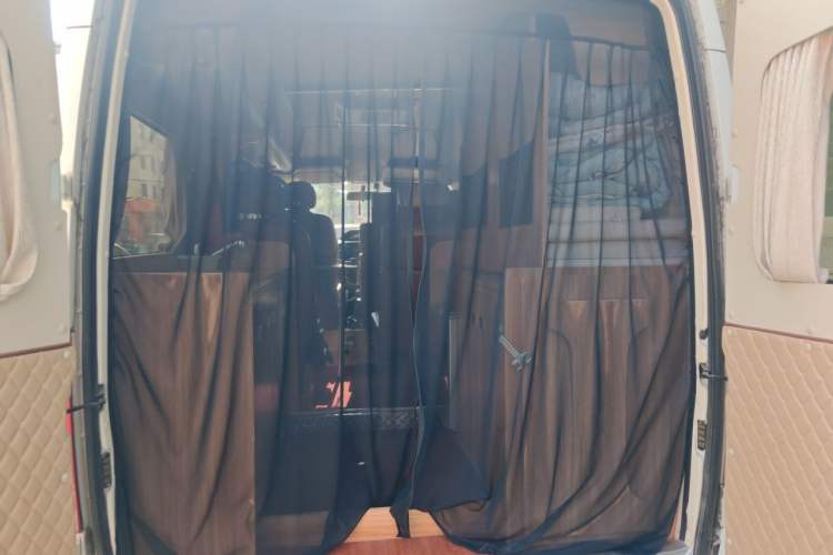 Used SAIC MAXUS Xintu V80  Trunk