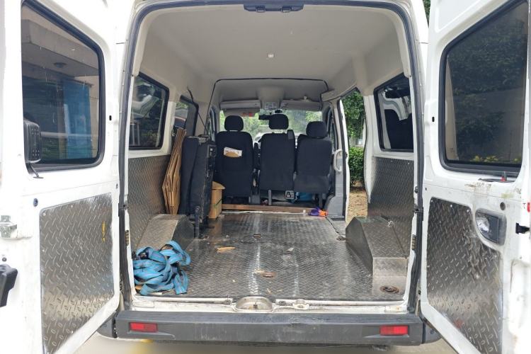 Used SAIC MAXUS Xintu V80 2019 2.5T Classic AMT Van Short Wheelbase Mid-Roof 6-Seater Trunk