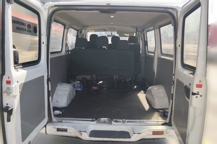 Used SAIC MAXUS Xintu V80 2019 2.5T Classic Model 6-Speed Manual – Aoyuntong Short Wheelbase Ultra-Low Roof 5/6 Seats Trunk