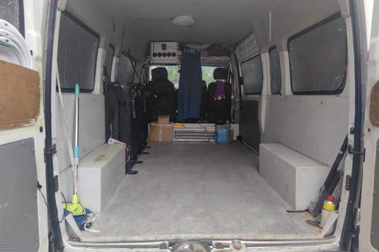 Used SAIC MAXUS Xintu V80 2019 2.5T Classic Version 6-Speed Manual – Aoyuntong Modified Long Wheelbase Mid-Height 7-Seater Trunk