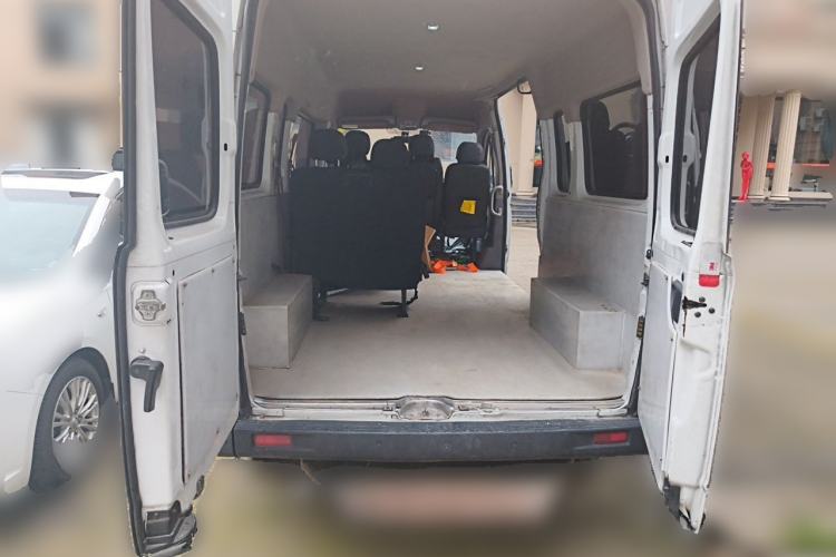 Used SAIC MAXUS Xintu V80 2019 2.5T Classic Version 6-Speed Manual – Aoyuntong Modified Long Wheelbase Mid-Height 7-Seater Trunk