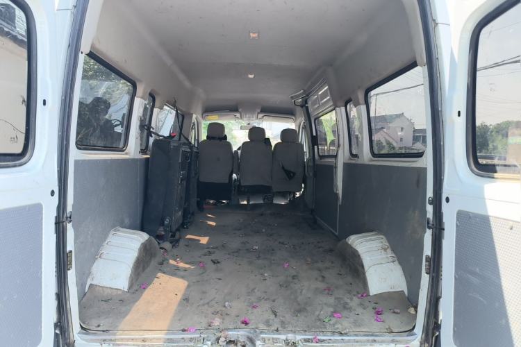 Used SAIC MAXUS Xintu V80 2019 2.5T Classic Version 6-Speed Manual – Aoyuntong Modified Long Wheelbase Mid-Height 7-Seater Trunk