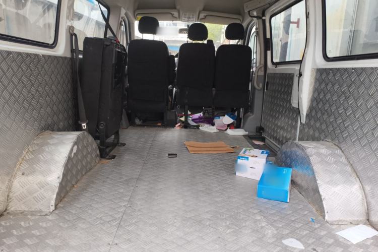Used SAIC MAXUS Xintu V80 2019 2.5T Classic Edition 6-Speed Manual – Aoyuntong Modified Version Short Wheelbase Mid-Height Roof 5/6 Seats Trunk