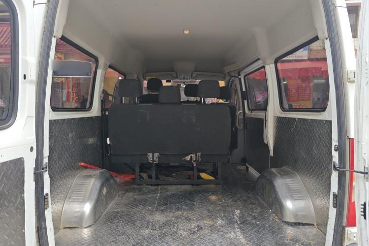 Used SAIC MAXUS Xintu V80 2019 2.5T Classic 6-Speed Manual Van Short Wheelbase Mid-Roof 6-Seater Trunk