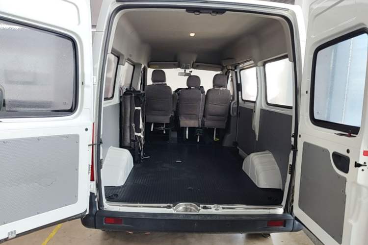 Used SAIC MAXUS Xintu V80 2019 2.5T Classic AMT Aoyuntong Short Wheelbase Mid-Roof 5/6-Seater Trunk