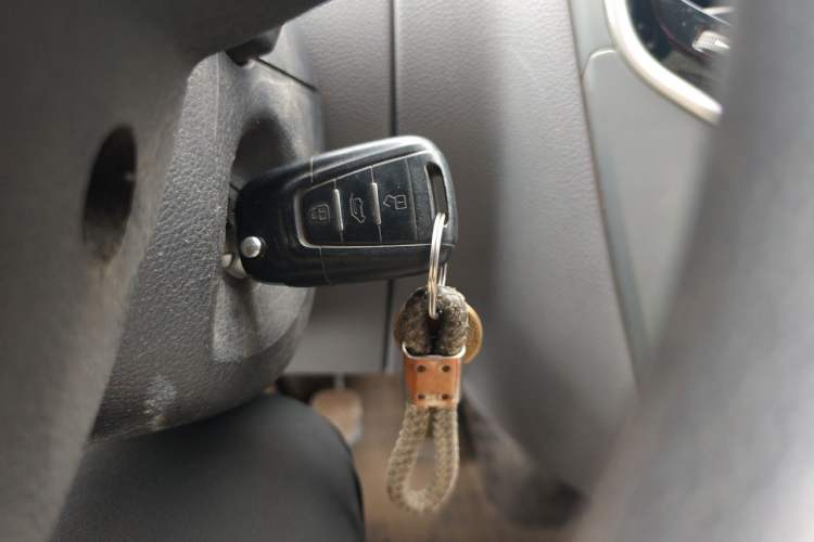 Used SAIC MAXUS Xintu V80 2019 2.0T Plus 6-speed Manual – Aotong Long Wheelbase Mid-Height 7-Seater Vehicle Key