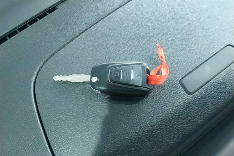 Used SAIC MAXUS Xintu V80 2019 2.0T Plus AMT Aoyuntong Short Wheelbase Ultra-Low Roof 5/6-Seater Vehicle Key