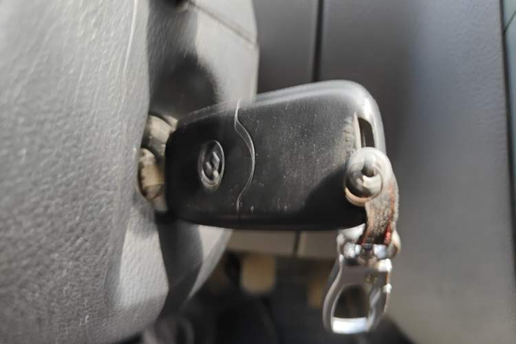 Used SAIC MAXUS Xintu V80 2019 2.5T Classic Version 6-Speed Manual – Aoyuntong Modified Long Wheelbase Mid-Height 7-Seater Vehicle Key