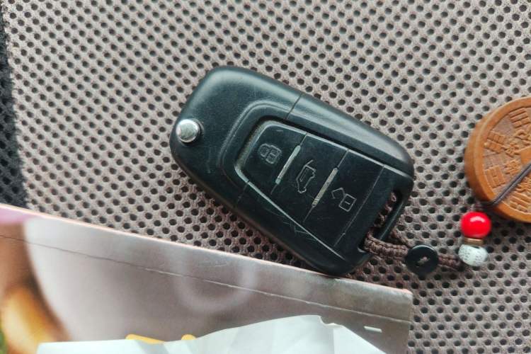 Used SAIC MAXUS Xintu V80 2019 2.0T Plus 6-Speed Manual – Aoyuntong Short Wheelbase Ultra-Low Roof 5/6-Seater Vehicle Key