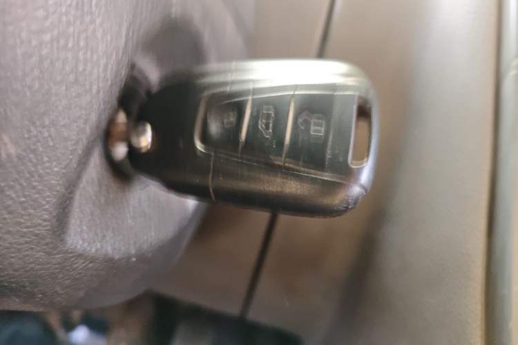 Used SAIC MAXUS Xintu V80 2019 2.5T Classic Version 6-Speed Manual – Aoyuntong Modified Long Wheelbase Mid-Height 7-Seater Vehicle Key