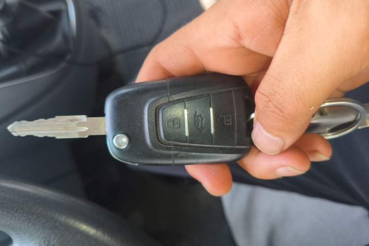 Used SAIC MAXUS Xintu V80 2019 2.5T Classic Version 6-Speed Manual – Aoyuntong Modified Long Wheelbase Mid-Height 7-Seater Vehicle Key