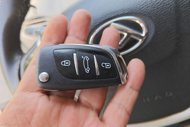 Used SAIC MAXUS Xintu V80 2019 2.5T Classic Model 6-Speed Manual – Aotong Long Wheelbase High-Roof 7-Seater Vehicle Key