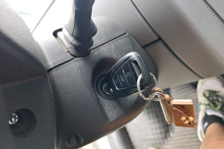 Used SAIC MAXUS Xintu V80 2019 2.5T Classic AMT Van Short Wheelbase Mid-Roof 6-Seater Vehicle Key