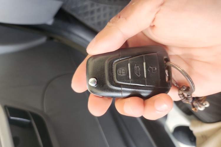 Used SAIC MAXUS Xintu V80 2019 2.5T Classic Model AMT Aoyuntong Short Wheelbase Ultra-Low Roof 5/6-Seater Vehicle Key