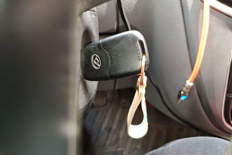 Used SAIC MAXUS Xintu V80 2019 2.5T Classic Version 6-Speed Manual – Aoyuntong Modified Long Wheelbase Mid-Height 7-Seater Vehicle Key