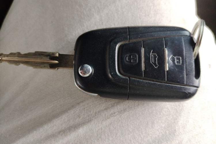 Used SAIC MAXUS Xintu V80 2019 2.5T Classic Model AMT Aoyuntong Long Wheelbase Mid-Roof 7-Seater Vehicle Key
