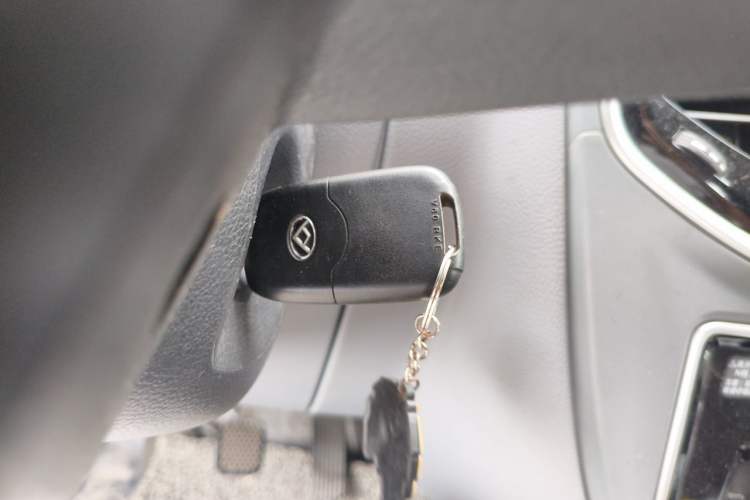 Used SAIC MAXUS Xintu V80  Vehicle Key