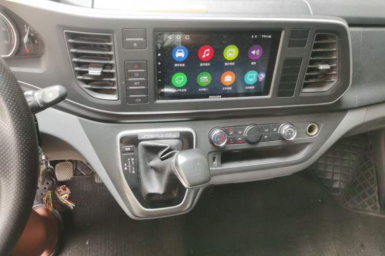 Used SAIC MAXUS Xintu V80 2020 2.0T AMT PLUS City Edition Short Wheelbase Ultra-Low Roof 5/6-Seater Audio And AC Panel