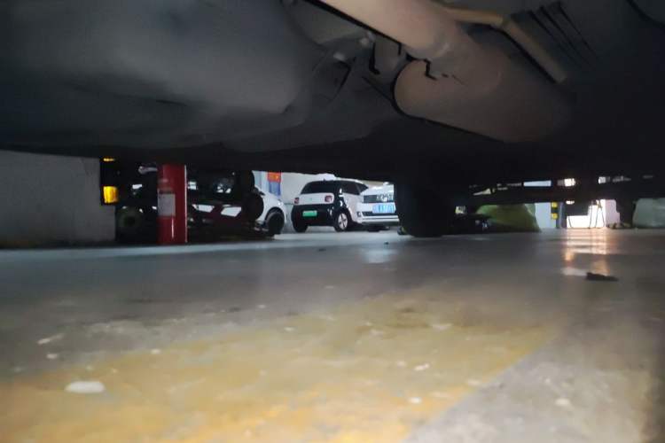 Used SAIC MAXUS Xintu V80  Chassis Front Left