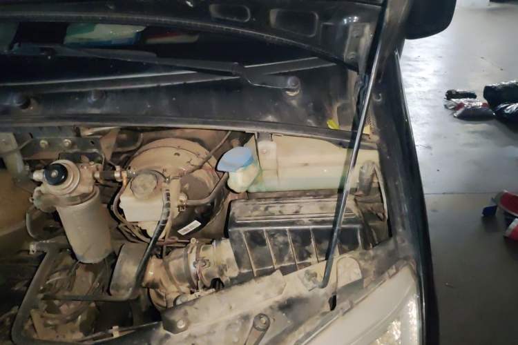 Used SAIC MAXUS Xintu V80  Engine Bay Left