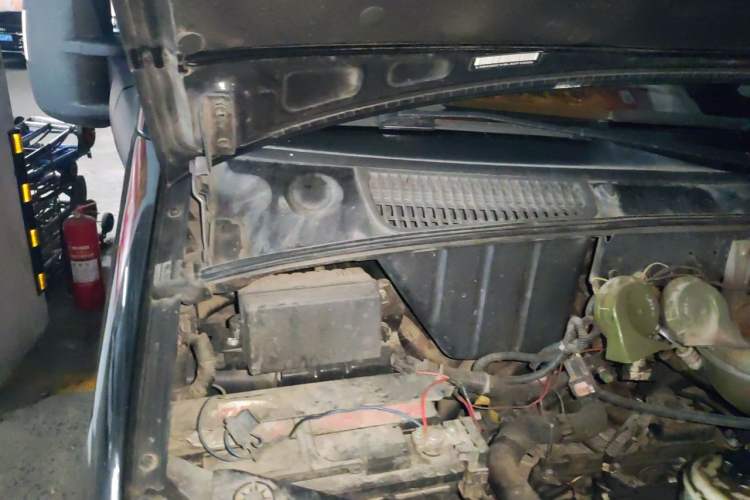 Used SAIC MAXUS Xintu V80  Engine Bay Right