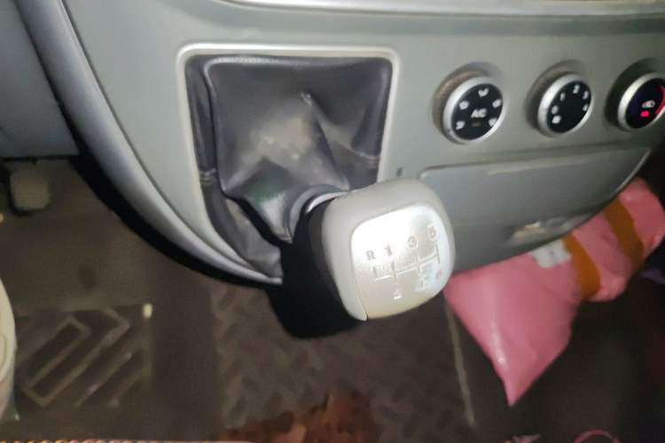 Used SAIC MAXUS Xintu V80  Gear Lever
