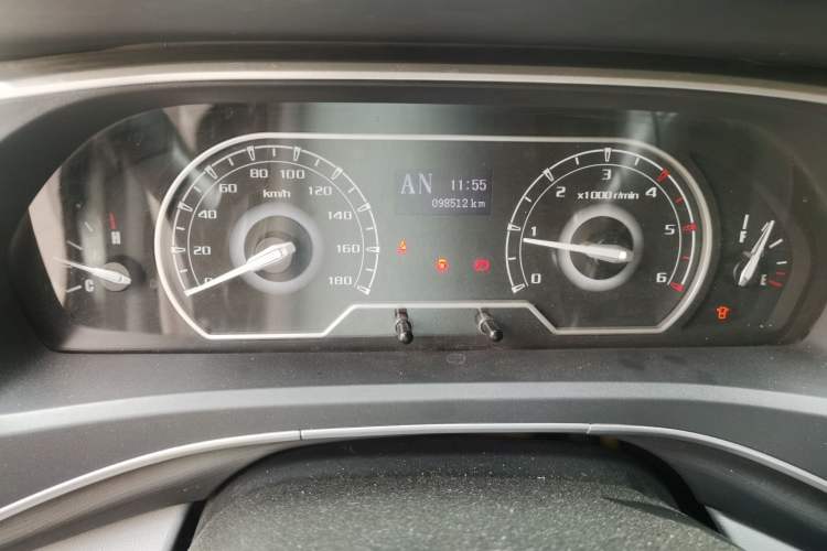 Used SAIC MAXUS Xintu V80 2020 2.0T AMT PLUS City Edition Short Wheelbase Ultra-Low Roof 5/6-Seater Instrument Cluster