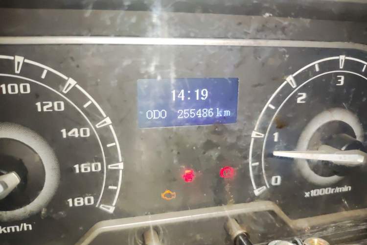 Used SAIC MAXUS Xintu V80  Odometer Close Up