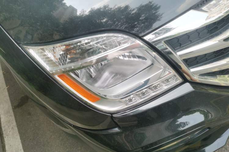 Used SAIC MAXUS Xintu V80 2020 2.0T AMT PLUS City Edition Short Wheelbase Ultra-Low Roof 5/6-Seater Right Front Headlight