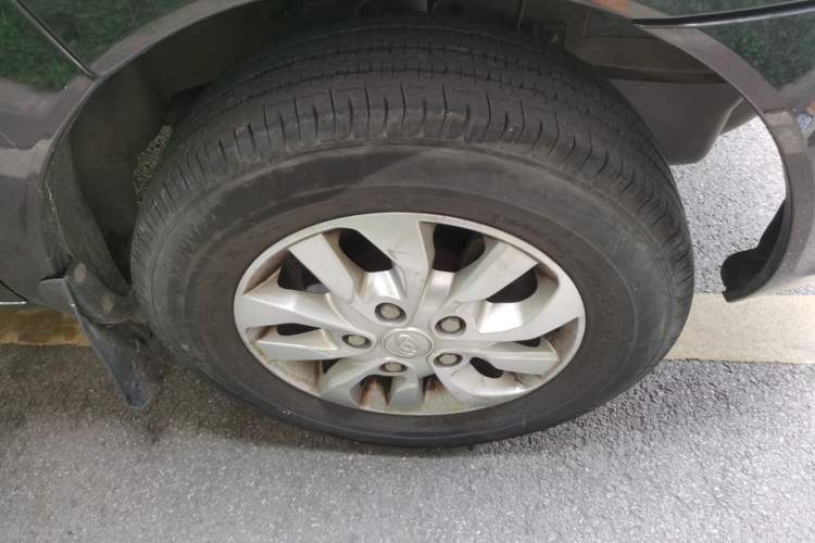 Used SAIC MAXUS Xintu V80 2020 2.0T AMT PLUS City Edition Short Wheelbase Ultra-Low Roof 5/6-Seater Right Front Wheel Hub