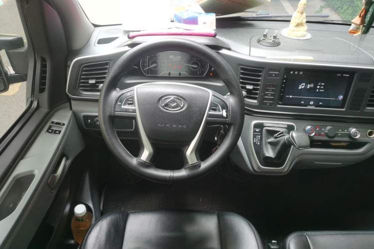 Used SAIC MAXUS Xintu V80 2020 2.0T AMT PLUS City Edition Short Wheelbase Ultra-Low Roof 5/6-Seater Steering Wheel