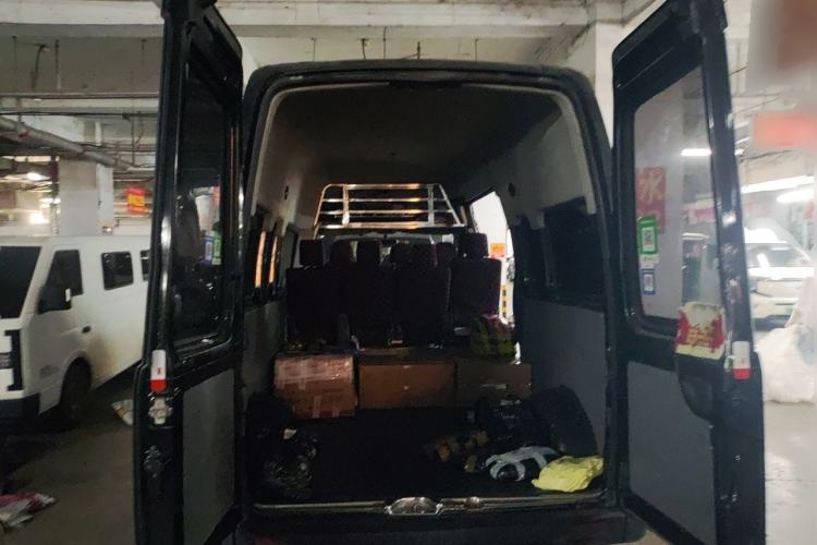 Used SAIC MAXUS Xintu V80  Trunk